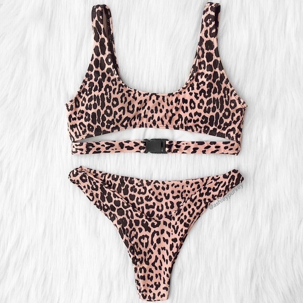 ❤️SALE❤️ Brown leopard buckle cheeky bikini set
